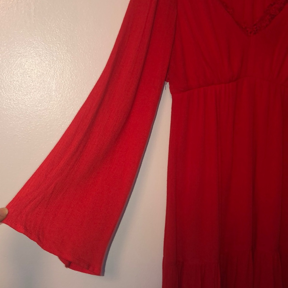 SOCIALITE Red Long Sleeve Lined Flowy V-Neck Dress - Picture 5 of 8